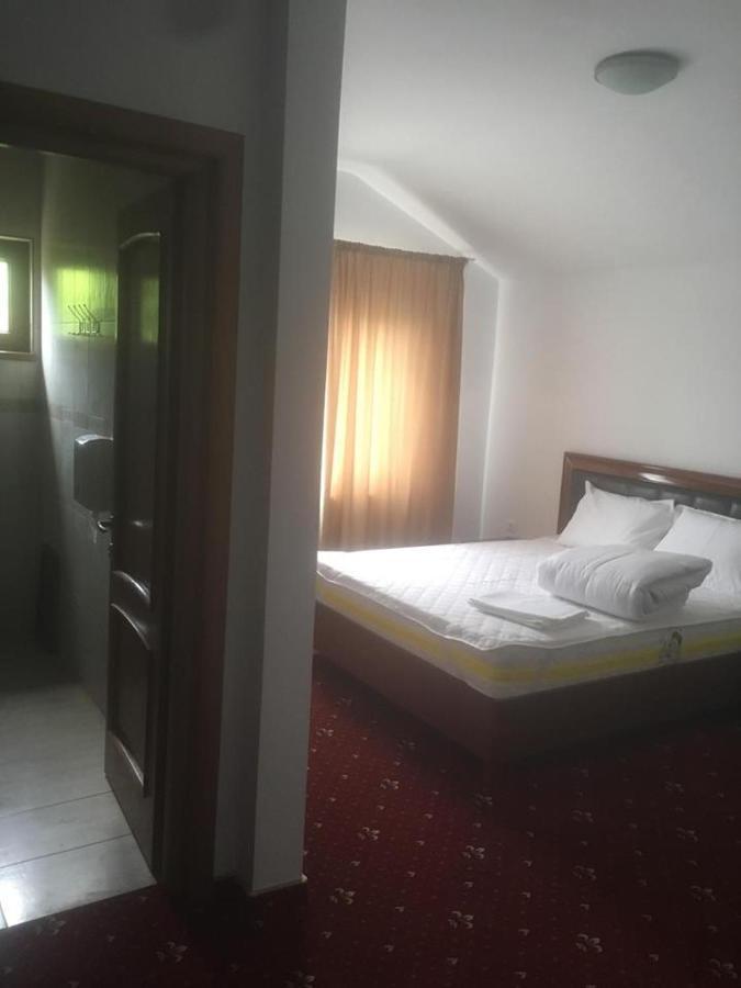 Hotel Ostrov Călimăneşti Esterno foto