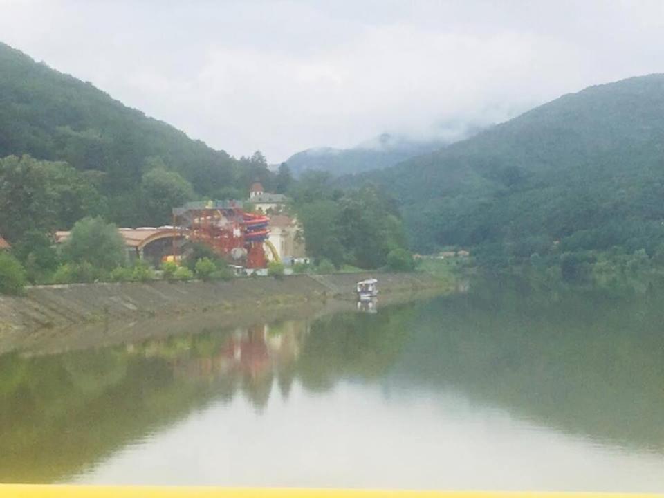 Hotel Ostrov Călimăneşti Esterno foto