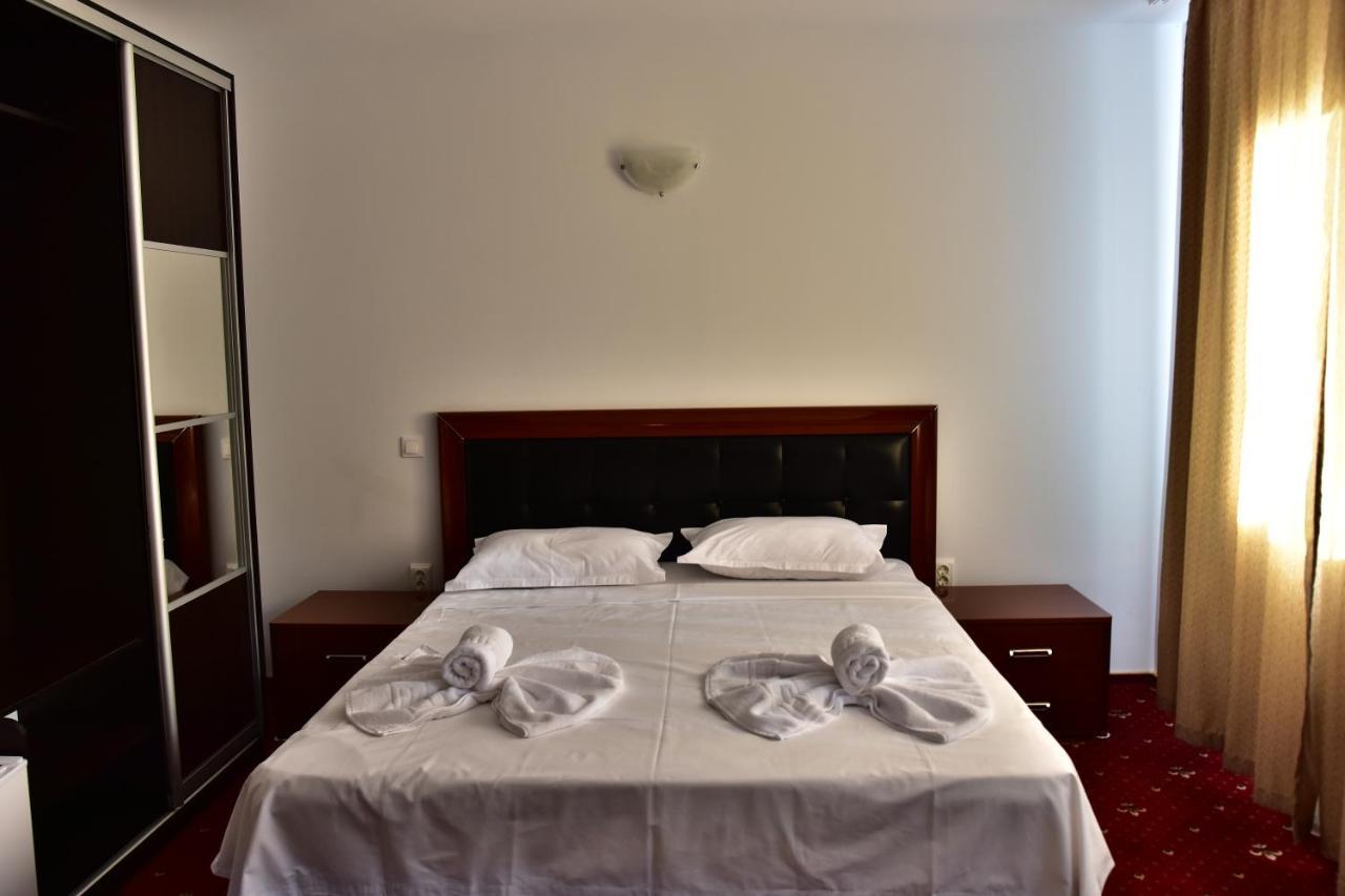 Hotel Ostrov Călimăneşti Esterno foto