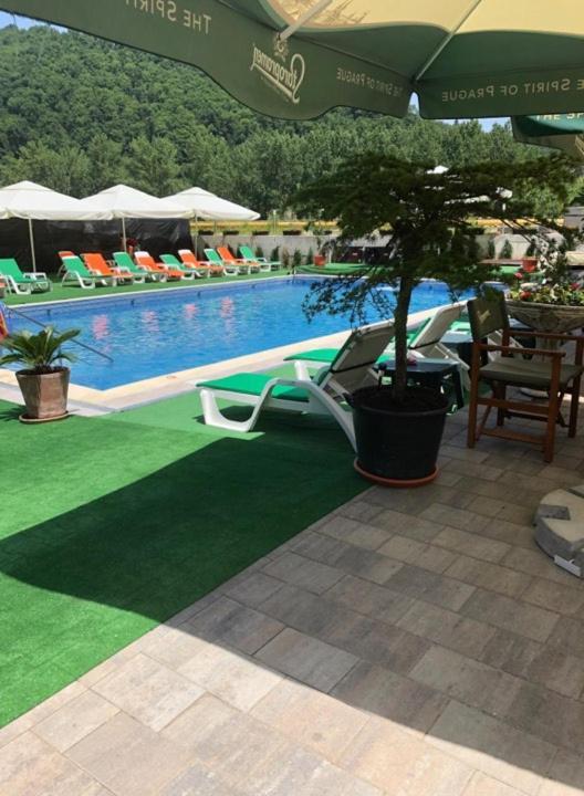 Hotel Ostrov Călimăneşti Esterno foto