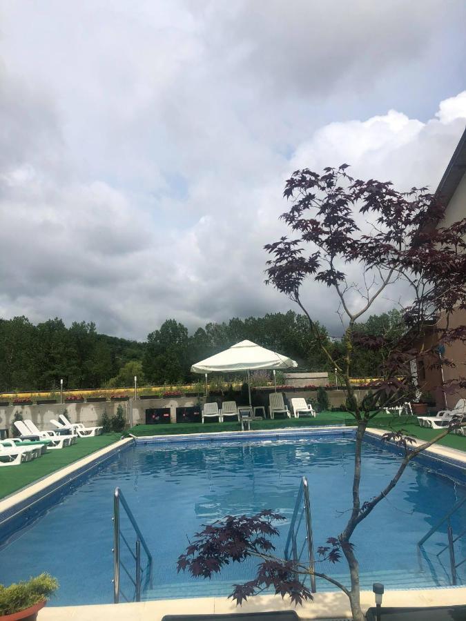 Hotel Ostrov Călimăneşti Esterno foto