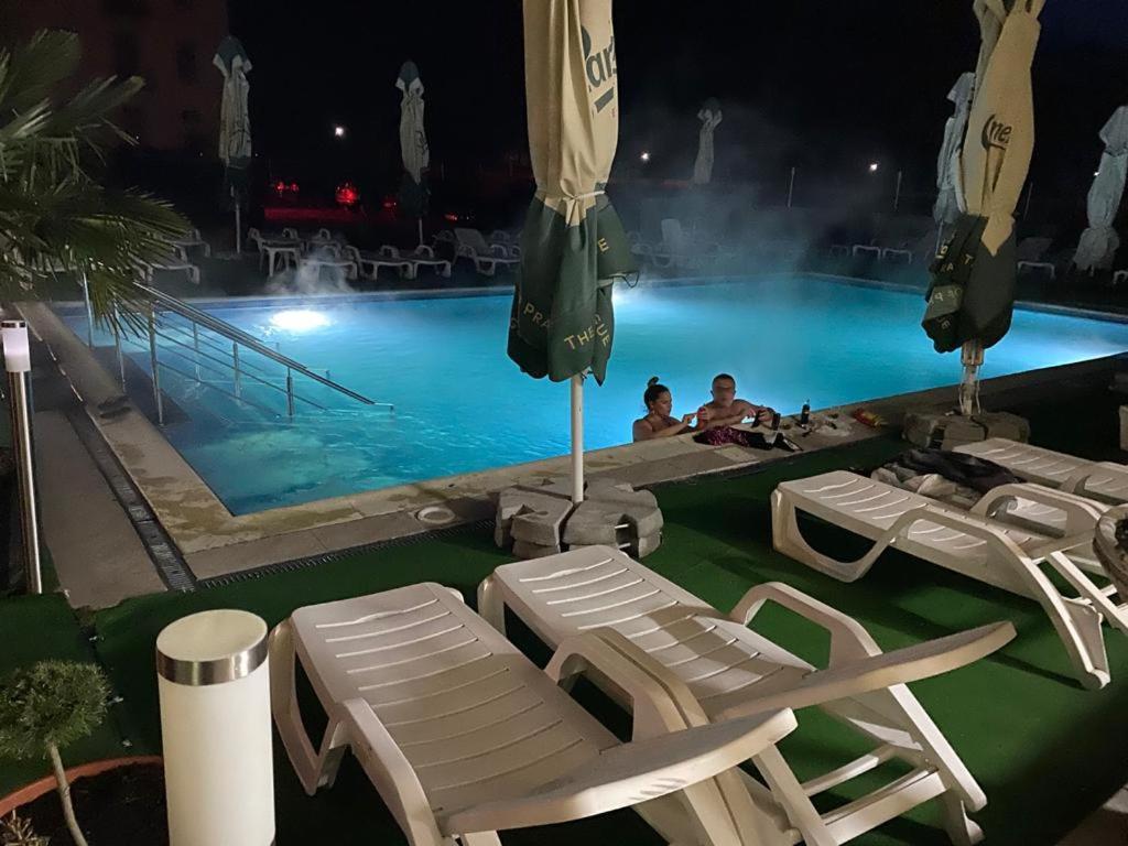 Hotel Ostrov Călimăneşti Esterno foto