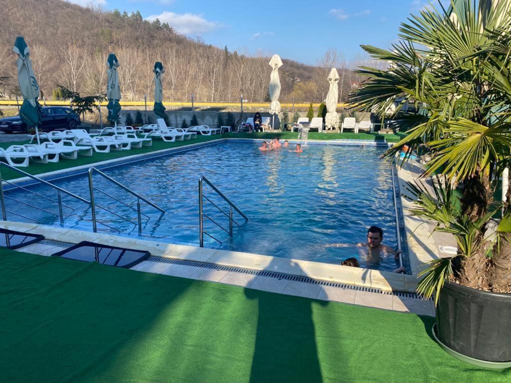 Hotel Ostrov Călimăneşti Esterno foto