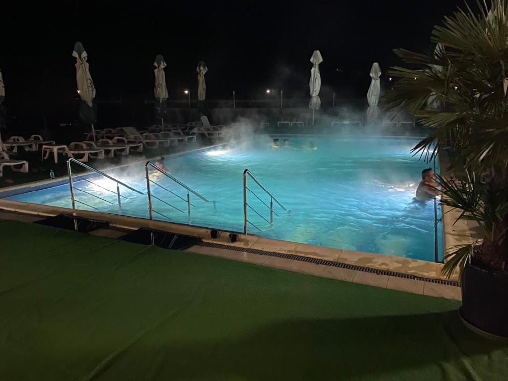 Hotel Ostrov Călimăneşti Esterno foto